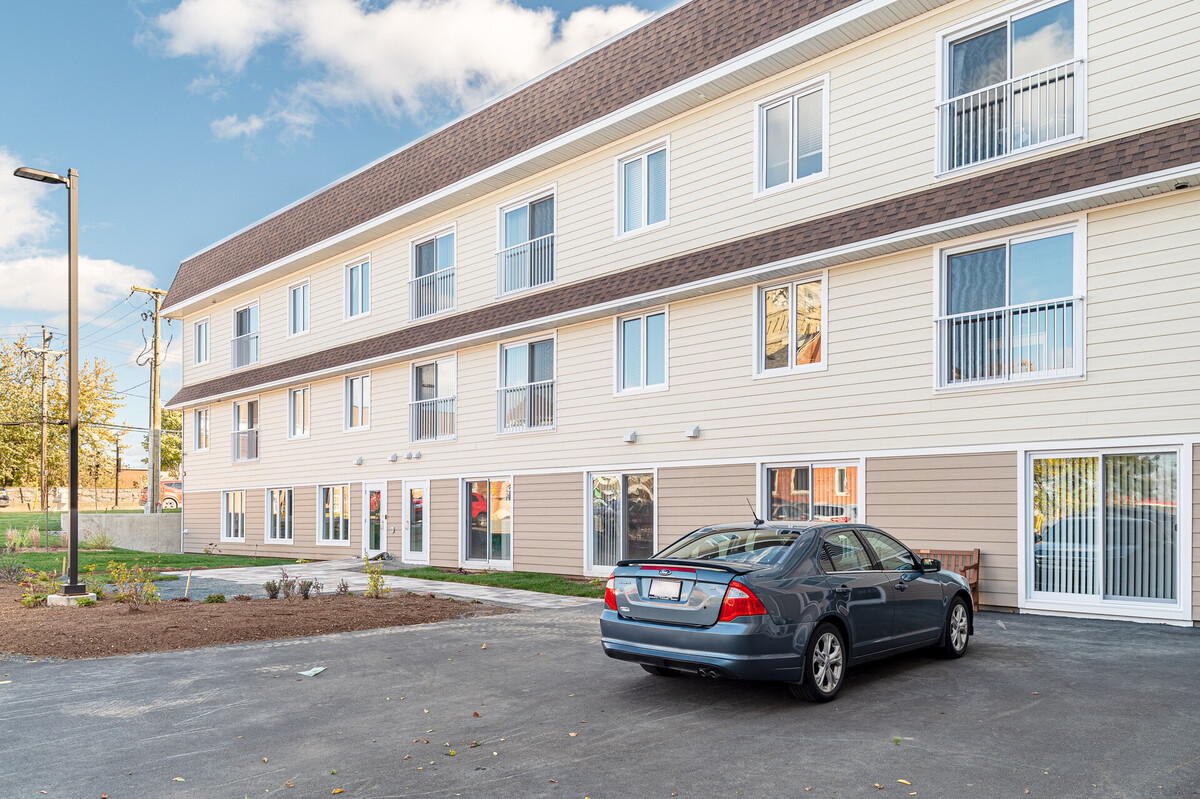 Nun's Residence / Residence Le Royal | Bathurst, New Brunswick