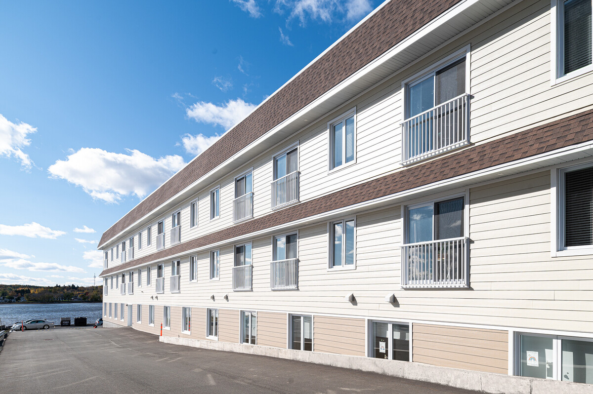 Nun's Residence / Residence Le Royal | Bathurst, New Brunswick